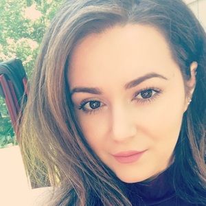 Meet your Posher, Emanuela